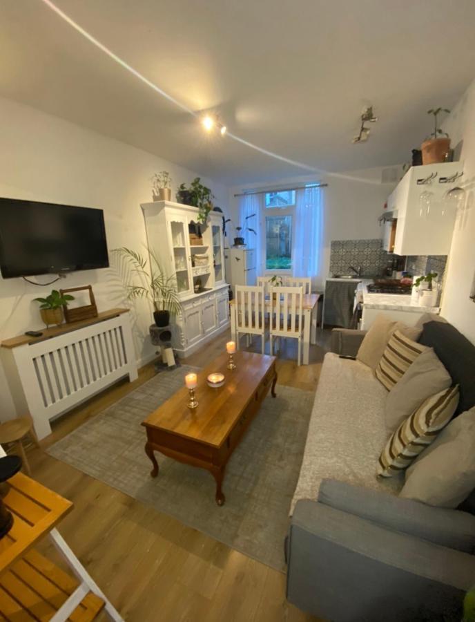 Guest Bedroom With King Size Bed In Brixton Londra Exterior foto